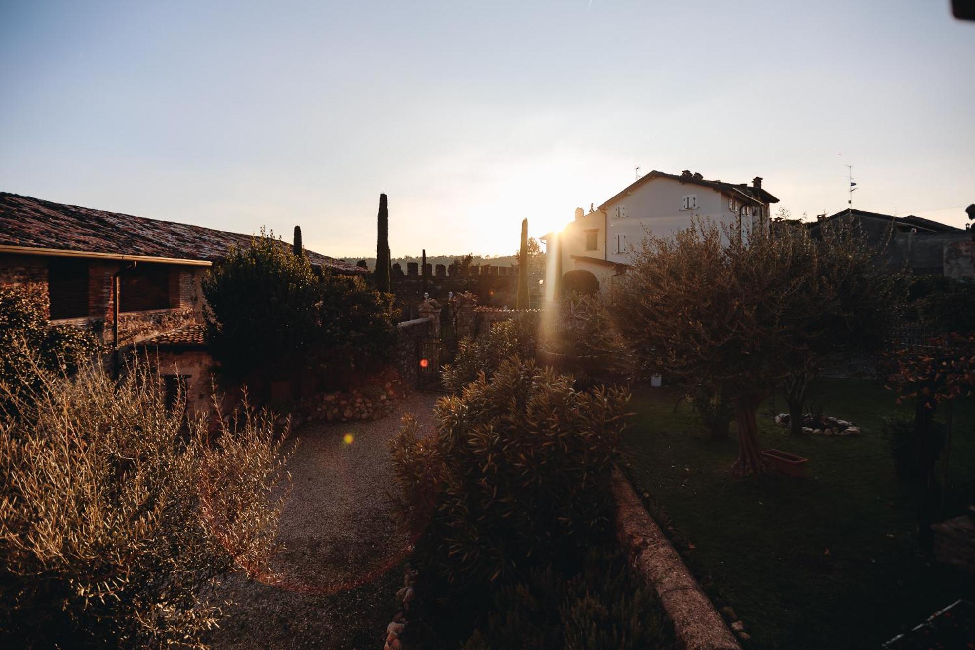 La Dimora Nel Castello Apartment Castellaro  Bagian luar foto